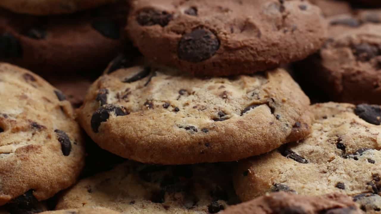 کوکی شکلات چیپسی رژیمی تهیه شده با مواد طبیعی